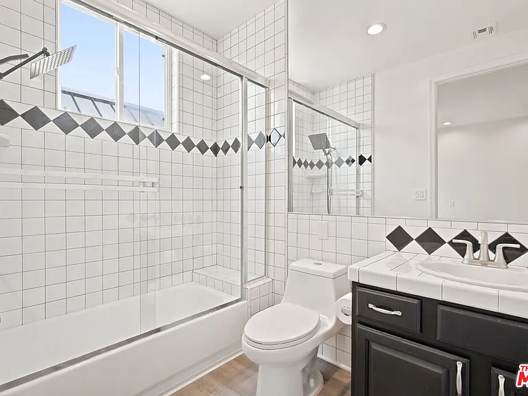 4940 Laurel Canyon Blvd #102 — Photo 12
