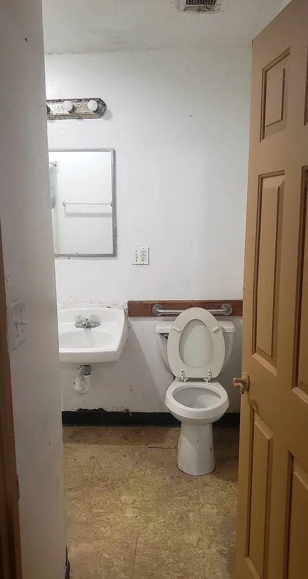 6 bed, $700 — Photo 2