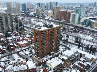 20 The Driveway #101, Ottawa, ON K2P1C8