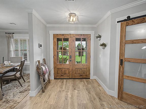 5th image of 3806 Club View Dr