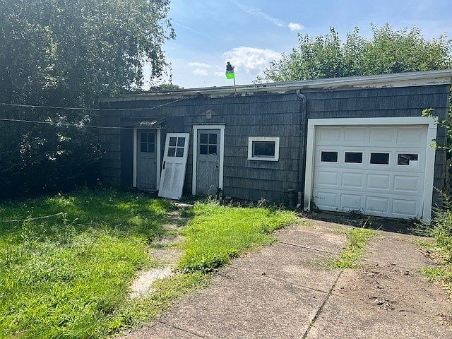 エリー湖様 2656 Hazel St, Erie, PA 16508 | Zillow