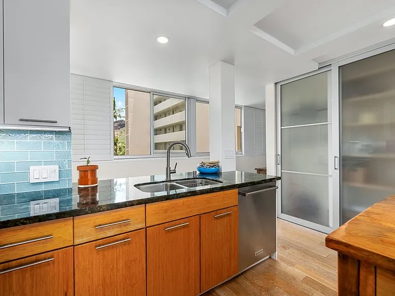 2895 Kalakaua Ave #501 — Photo 11