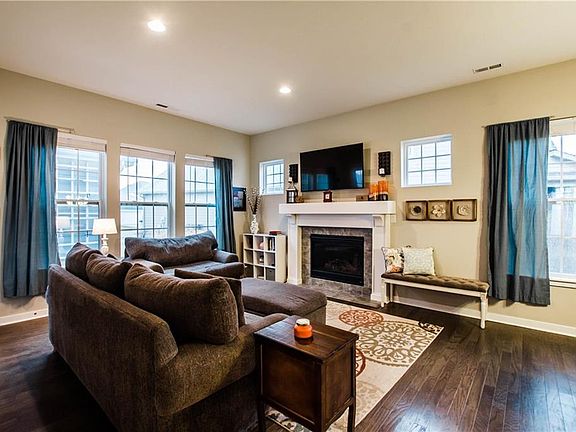 5th image of 1472 Rosebank Dr