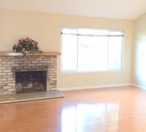 5th image of 714 Starbush Dr