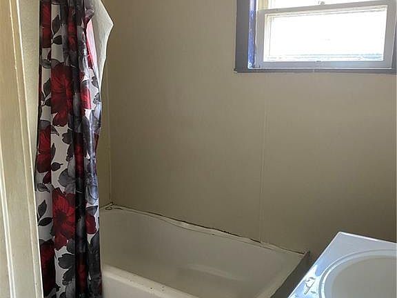 5th image of 1502 Long Ave #8