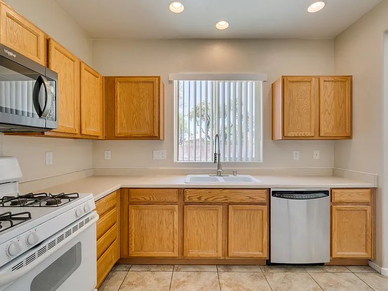 2925 Dowitcher Ave — Photo 17