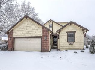 2000 Condolea Dr, Leawood, KS 66209