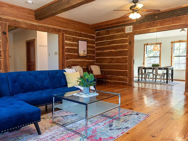1381 Greenbriar Dr — Photo 5