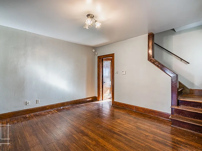 1448 Summit St — Photo 8