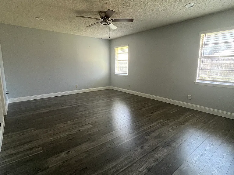 6413 Kingston Dr — Photo 8