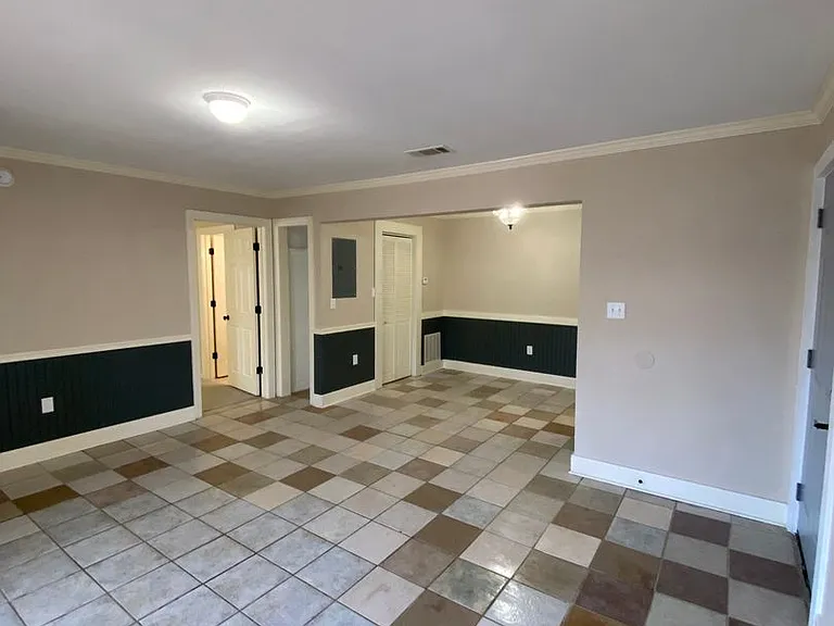 West Towne Apartments — Photo 10