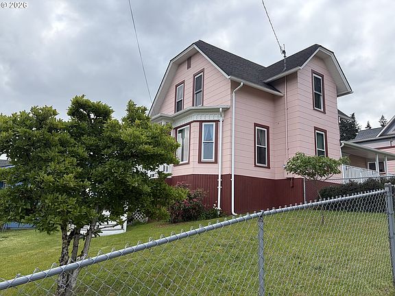 5th image of 322 W D St
