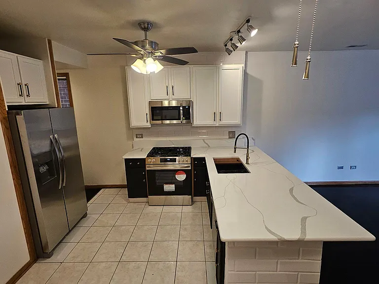 2446 W Arthington St #2 — Photo 13