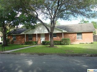 907 Elizabeth, Seguin, TX 78155