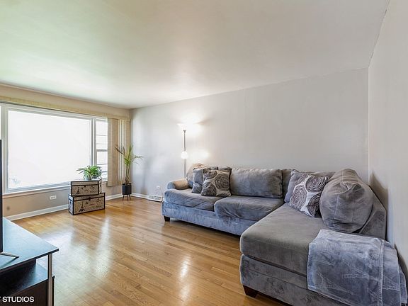 3rd image of 10432 S Corliss Ave