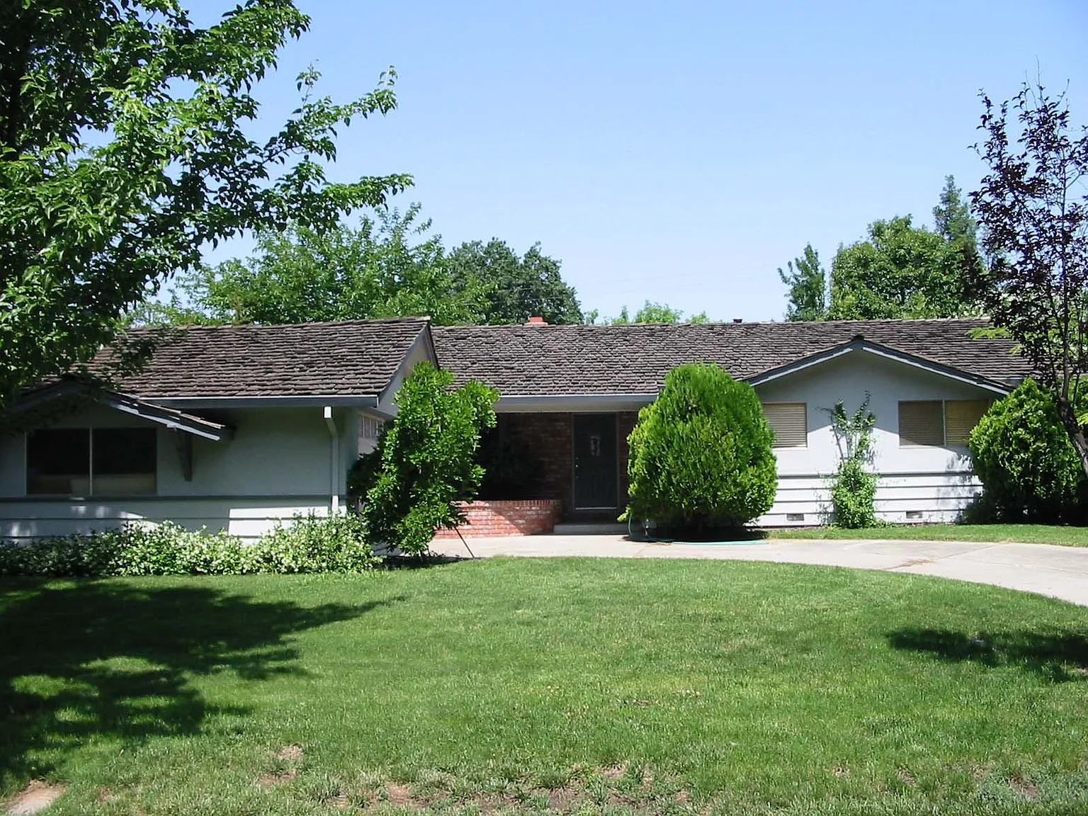 7325 Oakcreek Dr photo 1