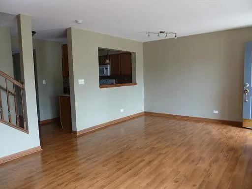 637 Lincoln Station Dr — Photo 2