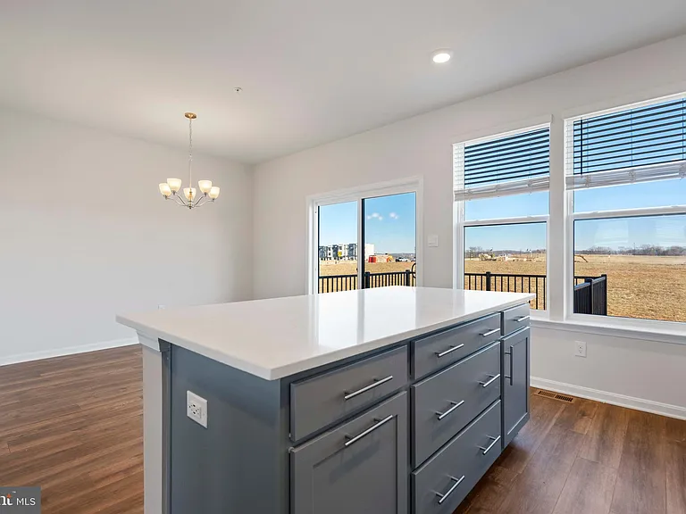 462 Tiller St — Photo 11
