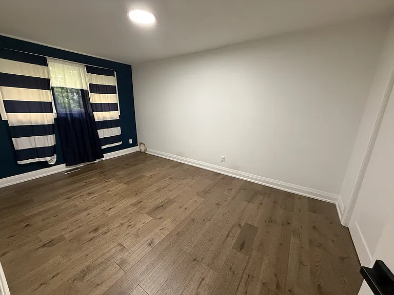 660 Hochelaga St #30 — Photo 25