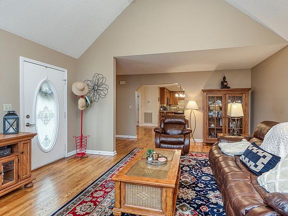 5th image of 18975 Middle Dr