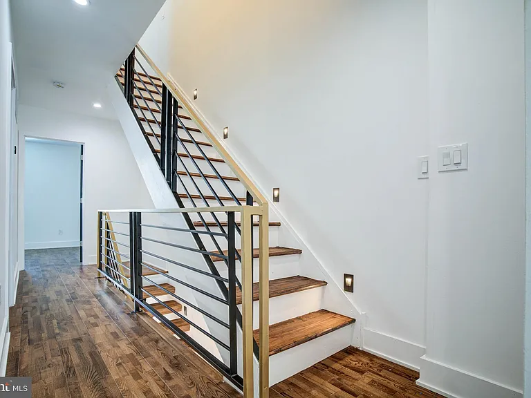 3038 Salmon St — Photo 24