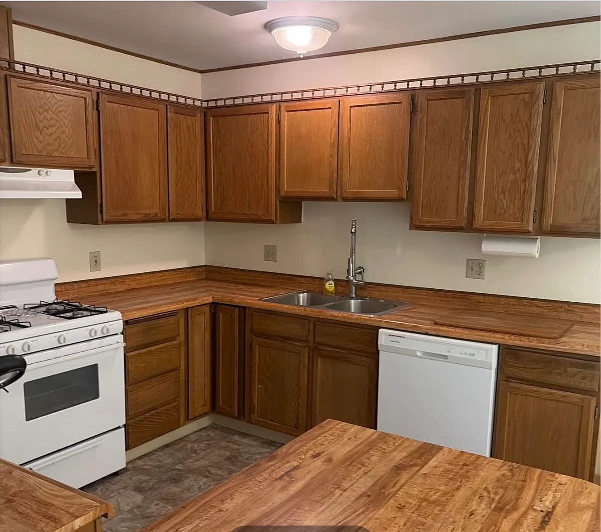 2305 NE Jasper St — Photo 3