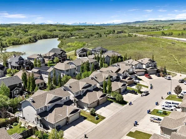 106 W Pointe Cir, Cochrane, AB T4C 0C2