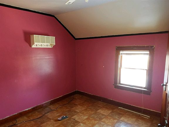 4th image of 202 Norway St