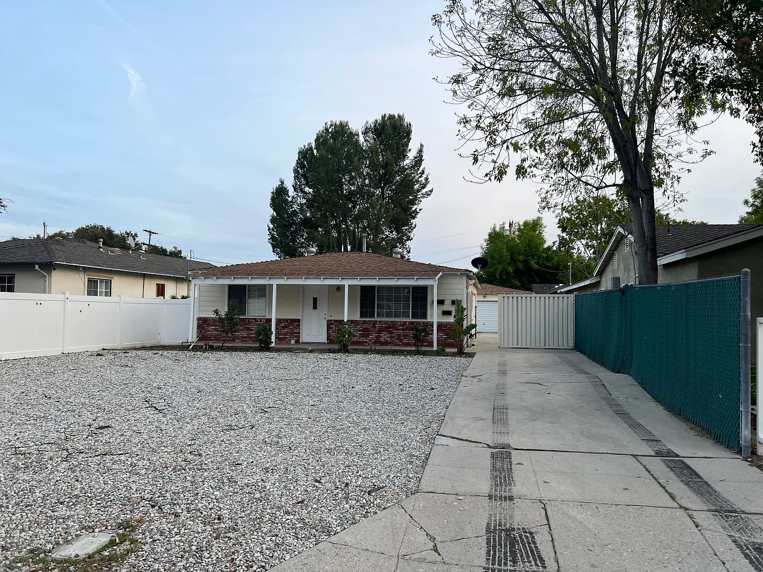 3 bed, 1200 sqft, $3,700 — Photo 2