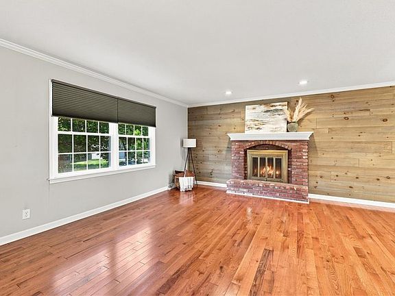 5th image of 10027 Noland Rd