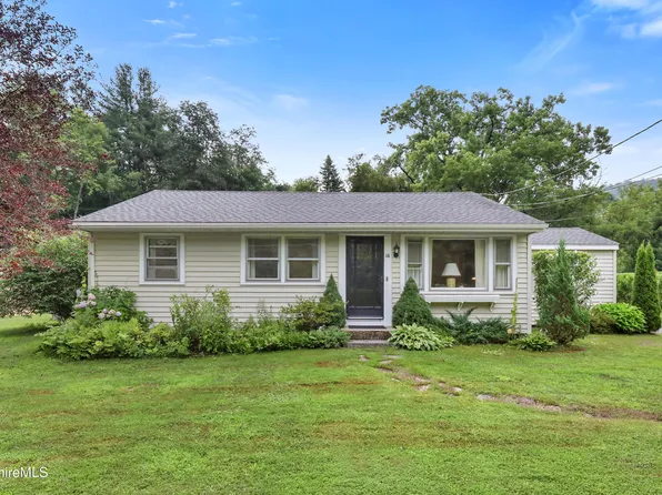 16 E New Lenox Rd, Lenox, MA 01240