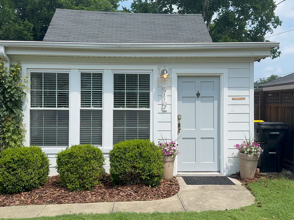 919 Elm St