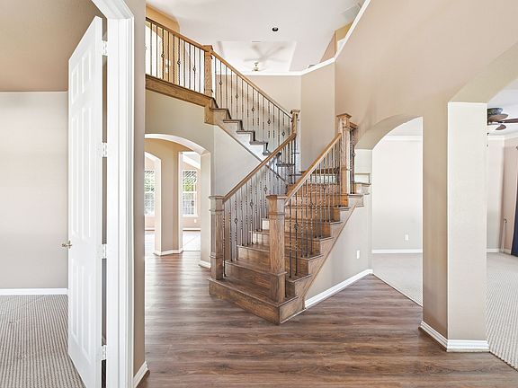 5th image of 3210 Birkshire Ln