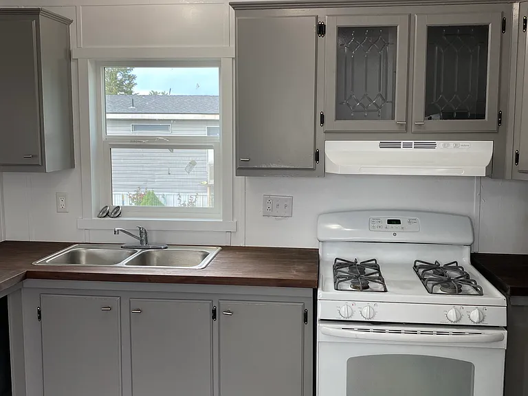 715 Center St E #105 — Photo 9
