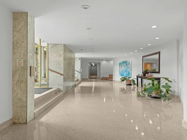 651 Vanderbilt Street image 12 of 13