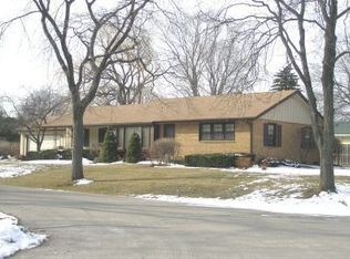9041 N Iroquois Rd, Bayside, WI 53217