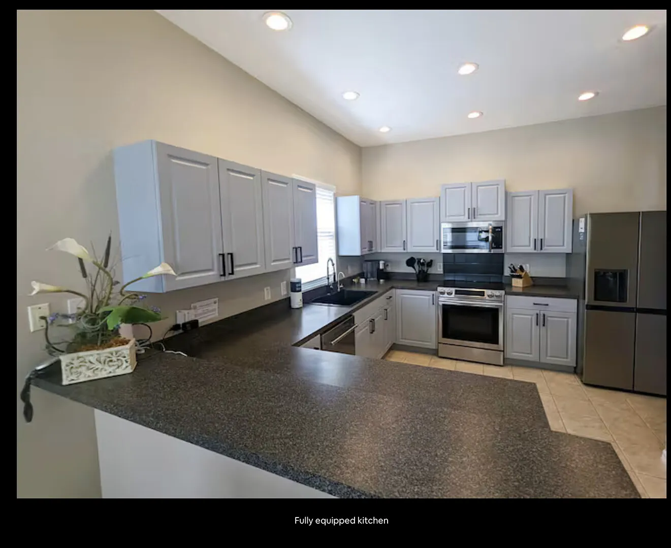 Lovely 4 Bedroom, Pool Home, Game Room, Disney 8 miles — Photo 3