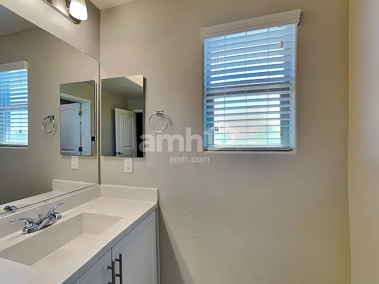 20785 W Thomas Rd — Photo 16