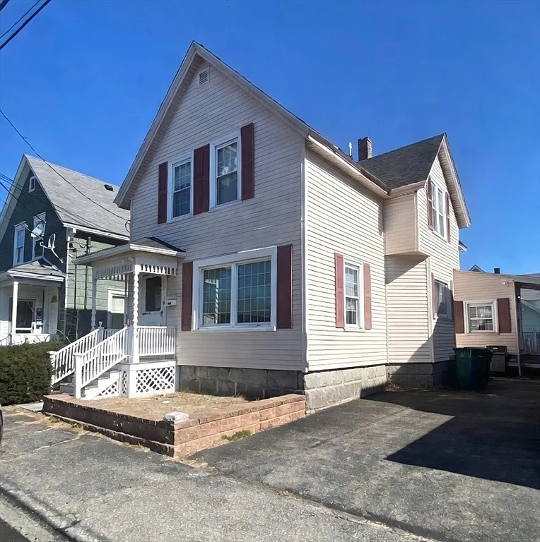 4 bed, 2.0 bath, 1422 sqft, $3,300 — Photo 2