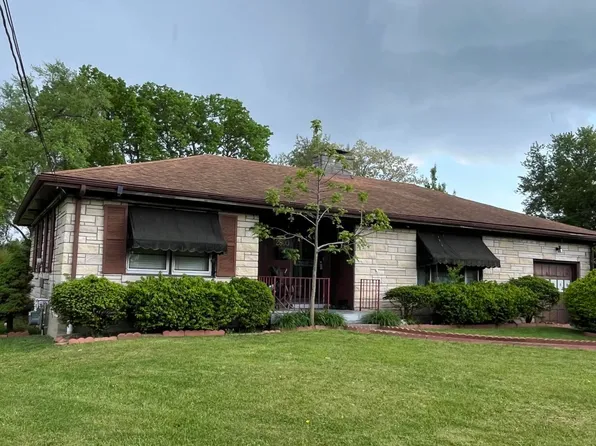 2800 Hikes Ln, Louisville, KY 40218