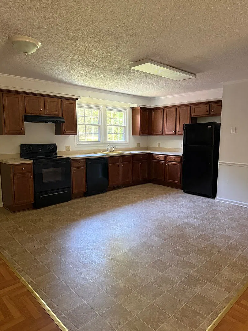 3027 Wexford Drive — Photo 2