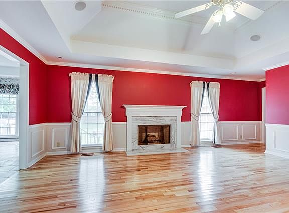 4th image of 410 Westchester Ct