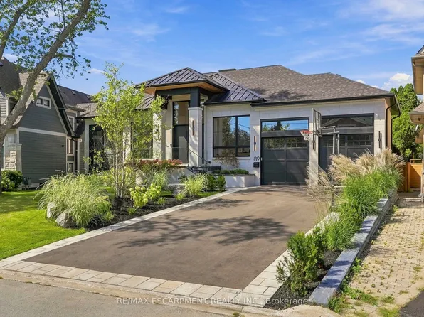 89 Cumberland Dr, Mississauga, ON L5G 3N2