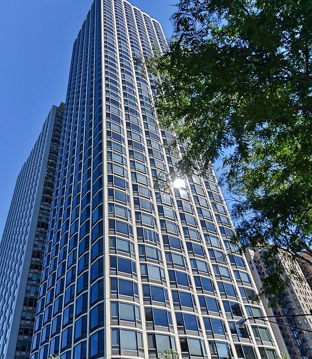 1st image of 1555 N Astor St APT 19W