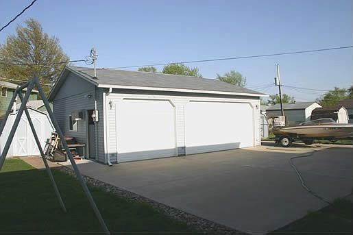 24'x30'garage in back