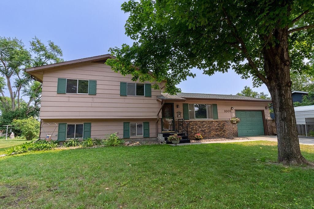 1009 Juniper STREET, La Crescent, MN 55947 Zillow