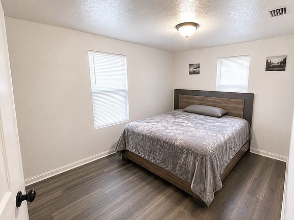 3rd image of 5020 Campenella Dr