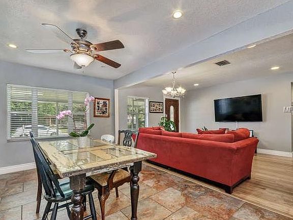 5th image of 3028 W Helen Ave