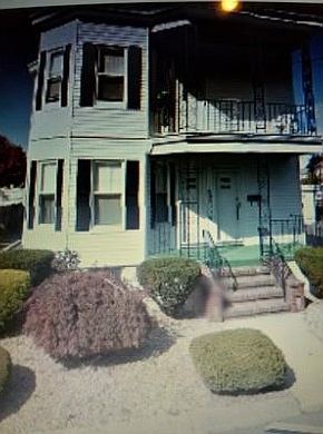 2nd image of 10 Carleton St