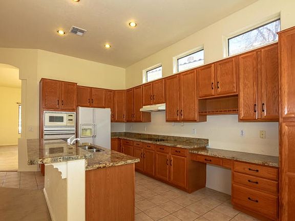 4th image of 1947 E Drake Dr